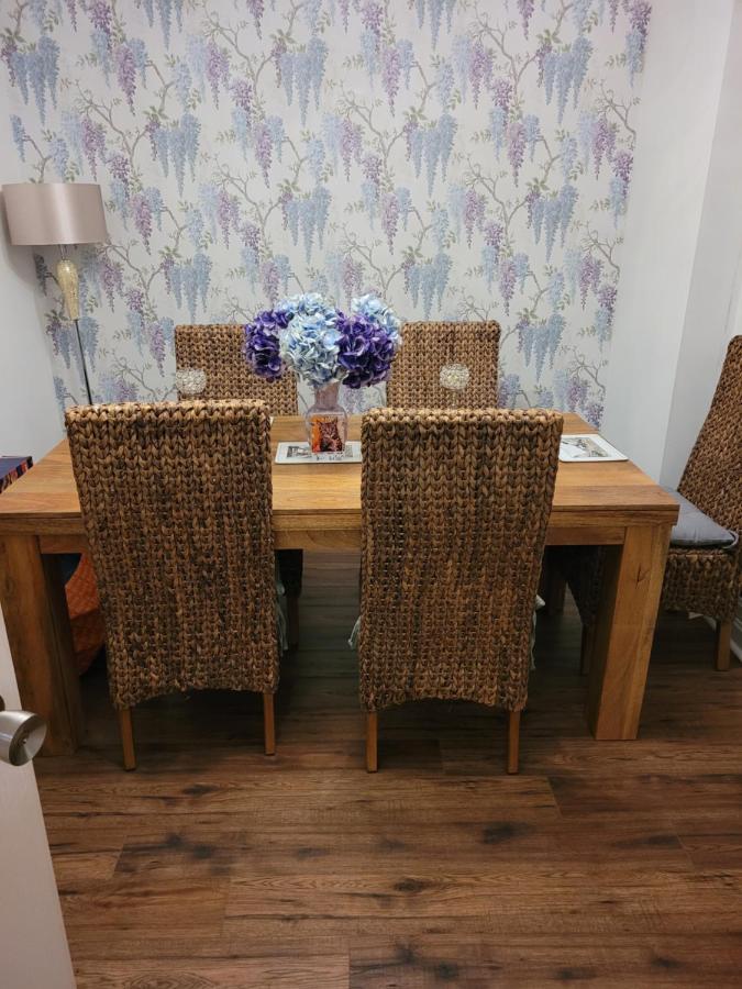 Siobhan'S Abode 2 Deluxe Doubles N Large Single No Pets Swindon Exterior foto